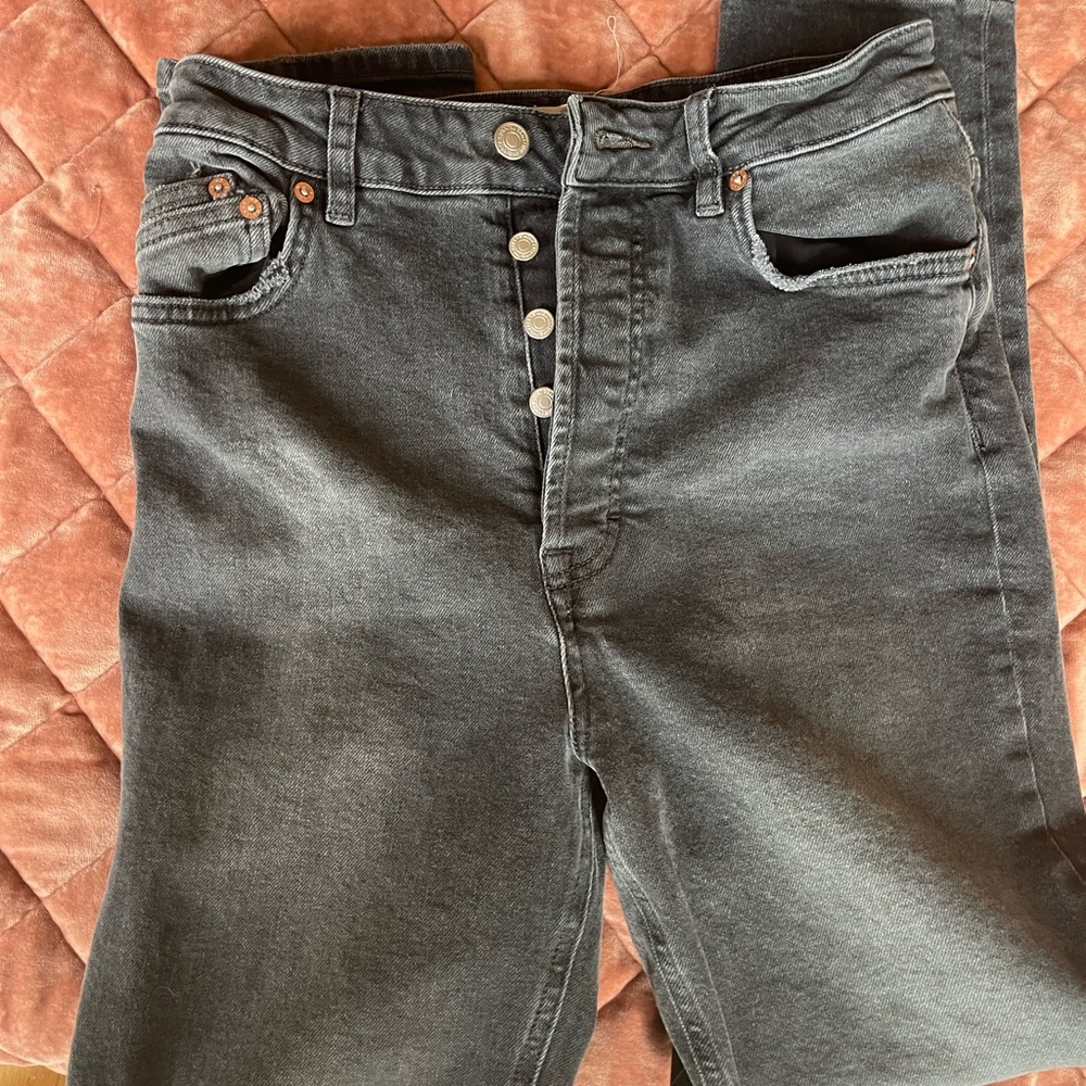 FREE PEOPLE | button up ripped knee jeans
